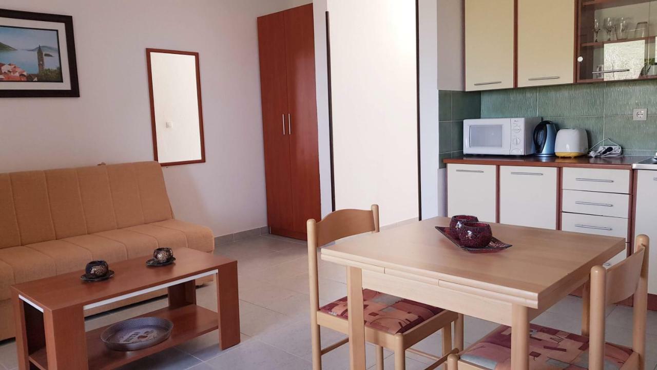 Apartmani Lazarevic Luštica Kültér fotó